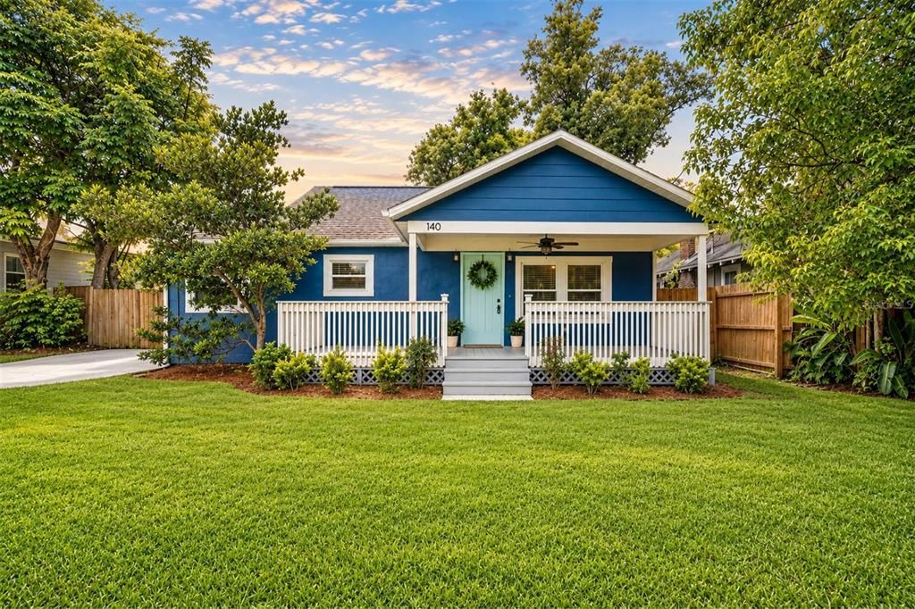 For Sale: $420,000 (2 beds, 1 baths, 884 Square Feet)