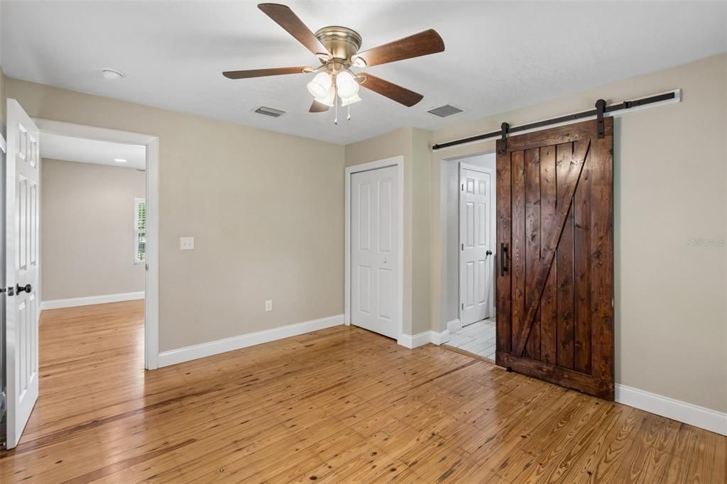 For Sale: $420,000 (2 beds, 1 baths, 884 Square Feet)