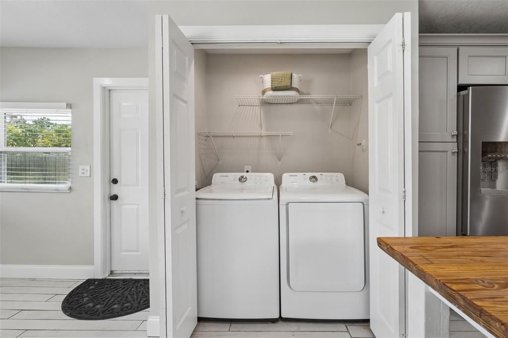 For Sale: $420,000 (2 beds, 1 baths, 884 Square Feet)