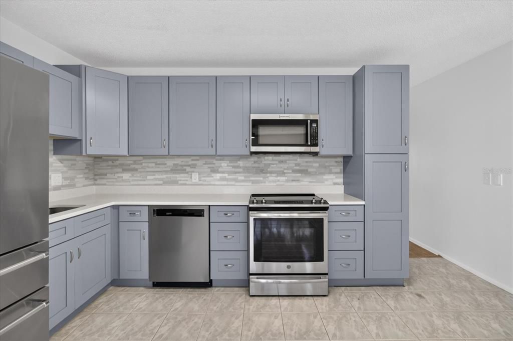 For Sale: $230,000 (2 beds, 2 baths, 1340 Square Feet)