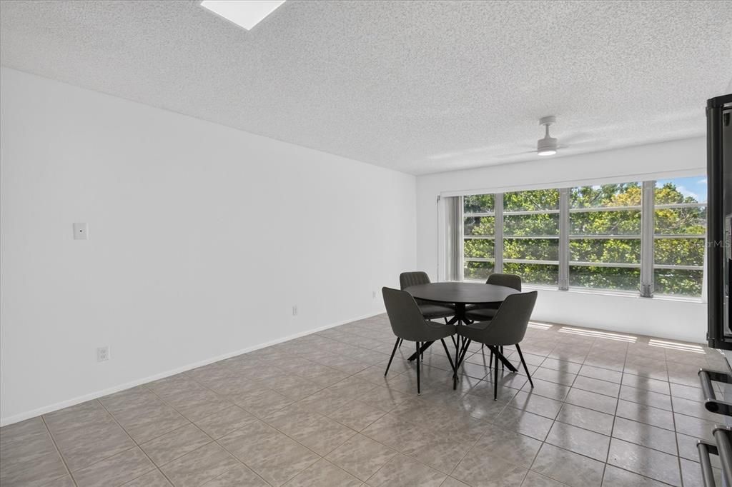 For Sale: $230,000 (2 beds, 2 baths, 1340 Square Feet)