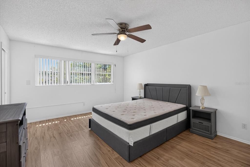 For Sale: $230,000 (2 beds, 2 baths, 1340 Square Feet)