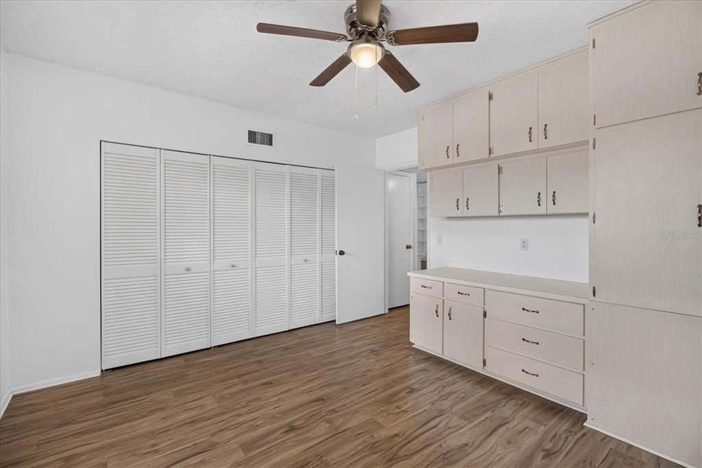 For Sale: $230,000 (2 beds, 2 baths, 1340 Square Feet)