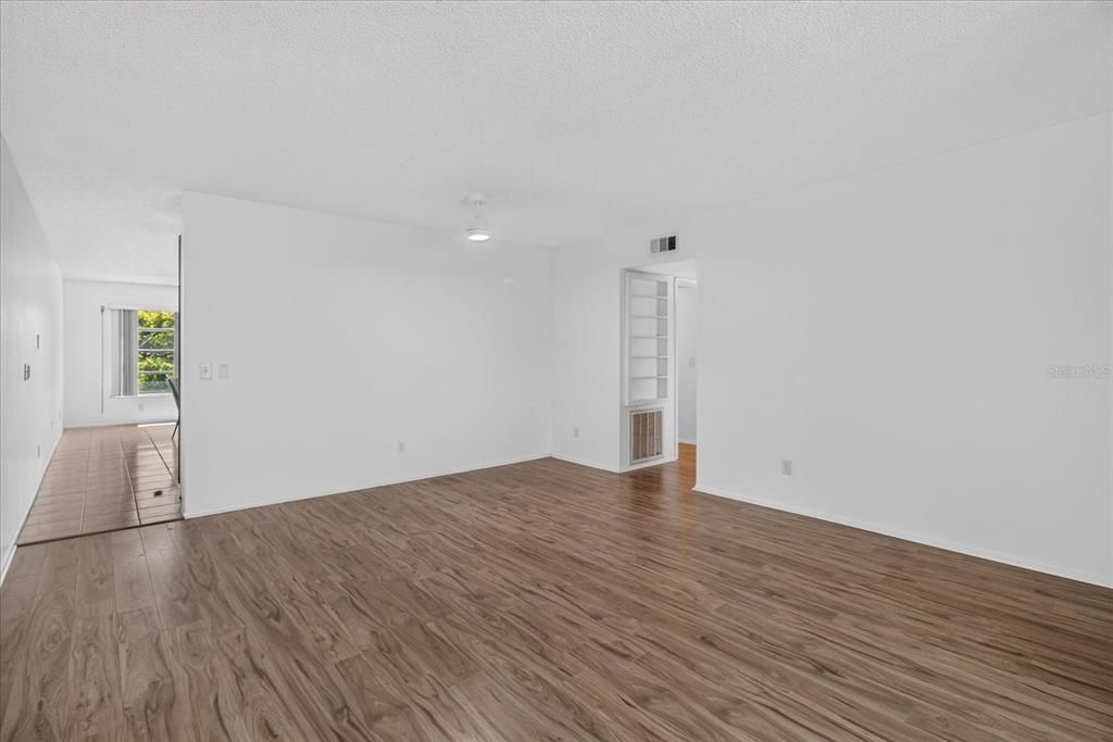 For Sale: $230,000 (2 beds, 2 baths, 1340 Square Feet)