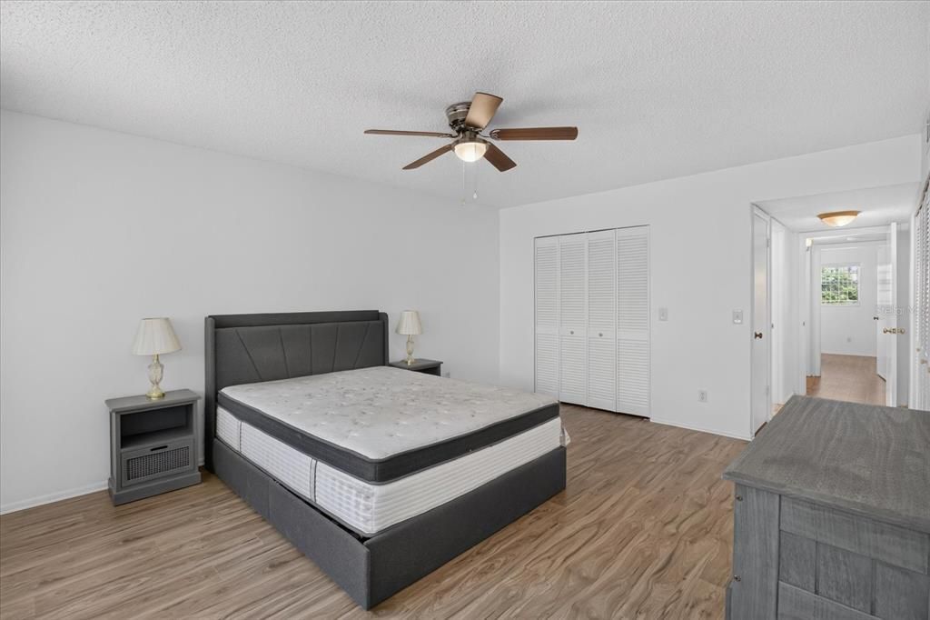 For Sale: $230,000 (2 beds, 2 baths, 1340 Square Feet)