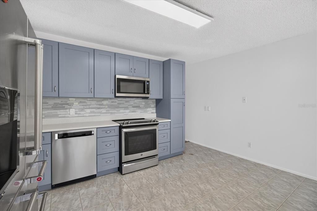 For Sale: $230,000 (2 beds, 2 baths, 1340 Square Feet)