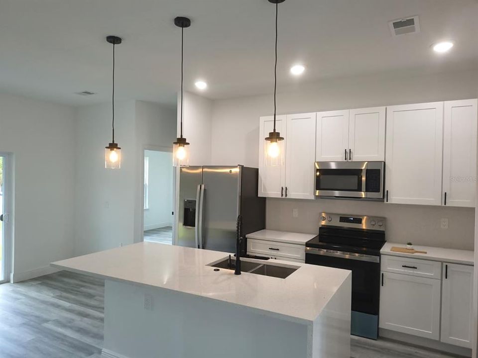 For Rent: $2,500 (4 beds, 3 baths, 1952 Square Feet)