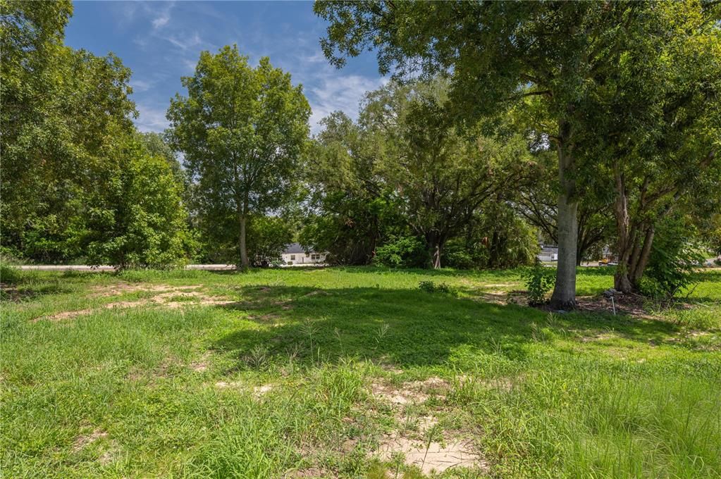 На продажу: $300,000 (0.80 acres)