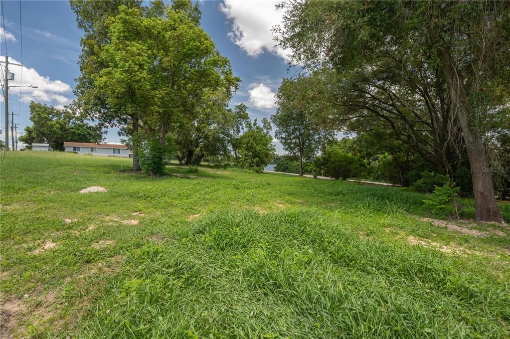 На продажу: $300,000 (0.80 acres)