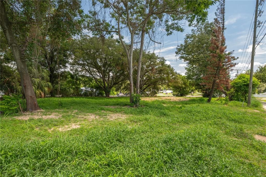 На продажу: $300,000 (0.80 acres)