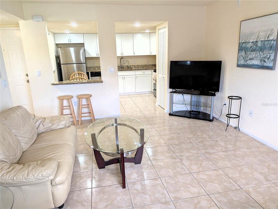 For Sale: $135,000 (2 beds, 2 baths, 848 Square Feet)