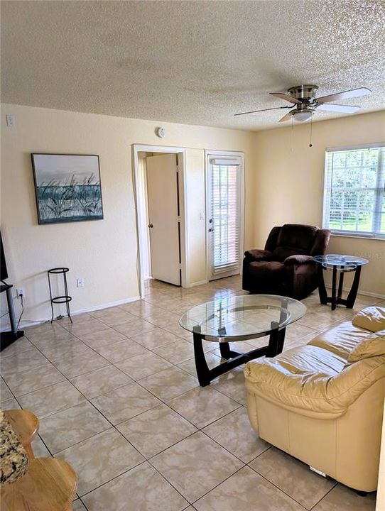 For Sale: $135,000 (2 beds, 2 baths, 848 Square Feet)