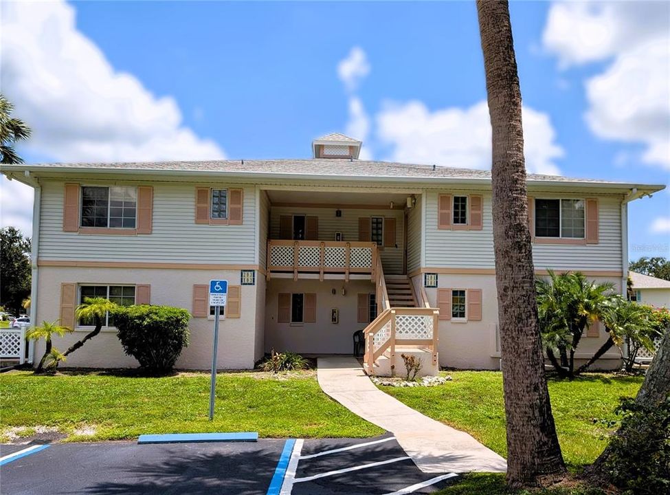 For Sale: $135,000 (2 beds, 2 baths, 848 Square Feet)