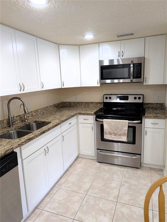 For Sale: $135,000 (2 beds, 2 baths, 848 Square Feet)