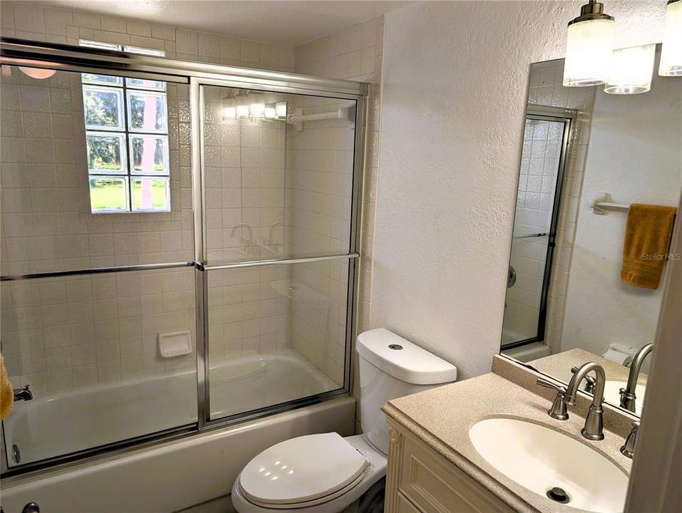 For Sale: $135,000 (2 beds, 2 baths, 848 Square Feet)