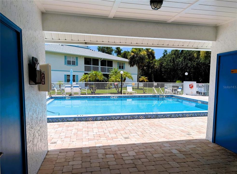 For Sale: $135,000 (2 beds, 2 baths, 848 Square Feet)