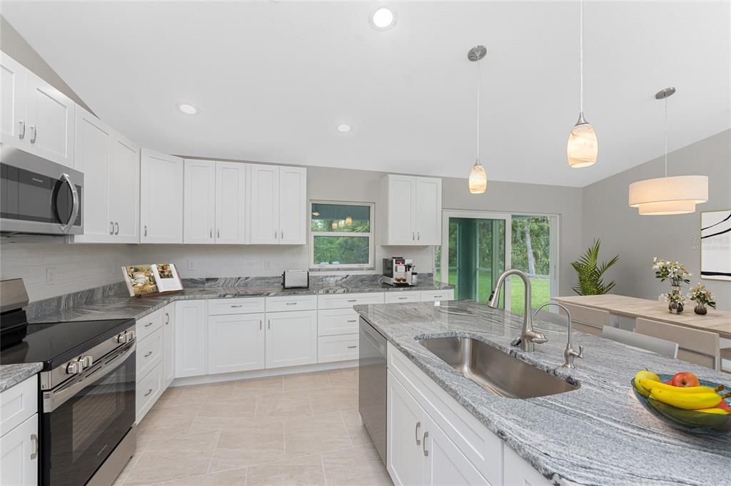 For Sale: $325,000 (3 beds, 2 baths, 1437 Square Feet)