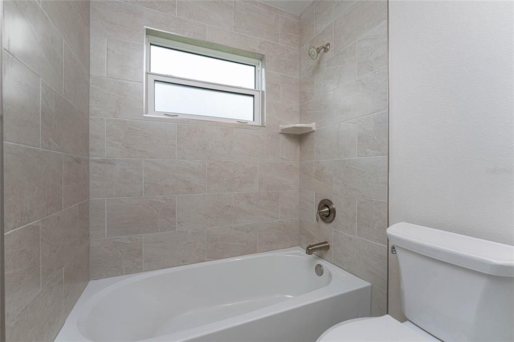 For Sale: $325,000 (3 beds, 2 baths, 1437 Square Feet)