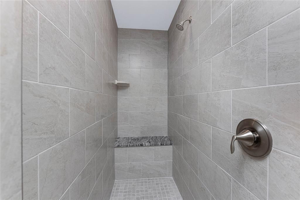 For Sale: $325,000 (3 beds, 2 baths, 1437 Square Feet)