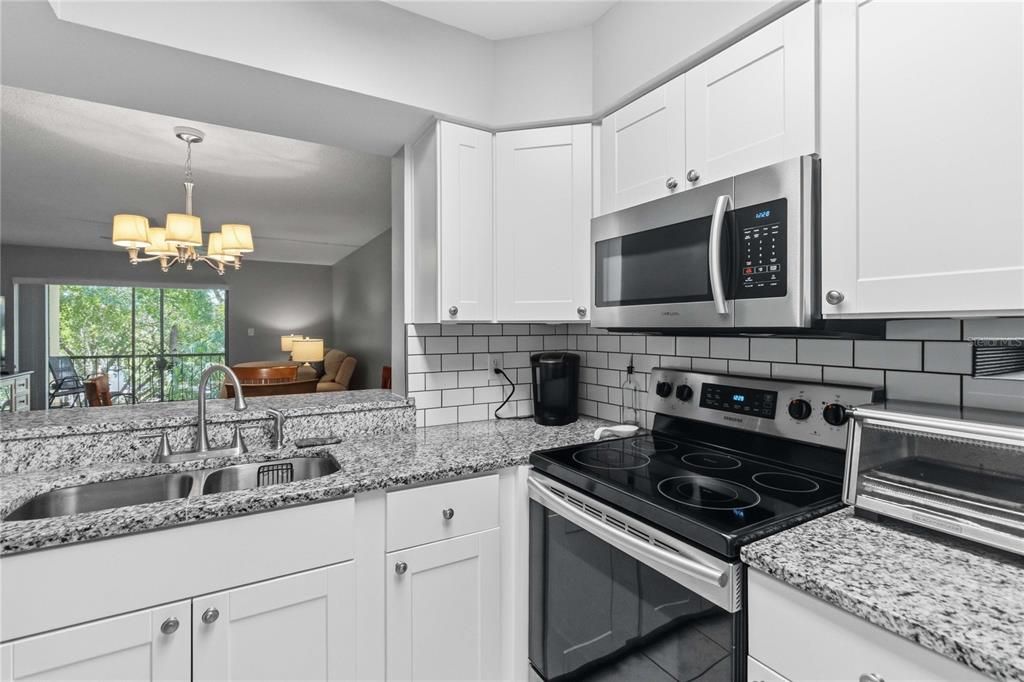 For Sale: $160,000 (2 beds, 1 baths, 929 Square Feet)