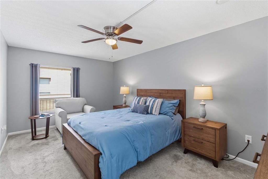 For Sale: $160,000 (2 beds, 1 baths, 929 Square Feet)
