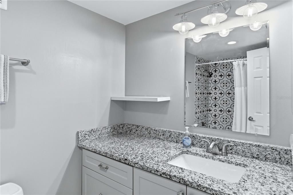 For Sale: $160,000 (2 beds, 1 baths, 929 Square Feet)