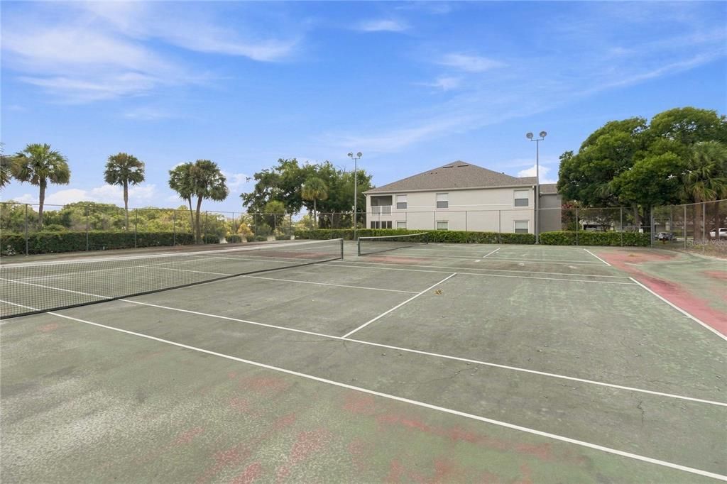 For Sale: $160,000 (2 beds, 1 baths, 929 Square Feet)