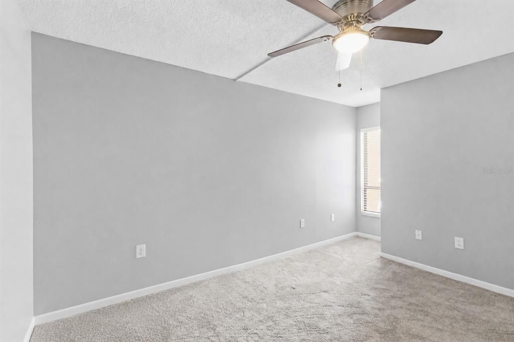 For Sale: $160,000 (2 beds, 1 baths, 929 Square Feet)