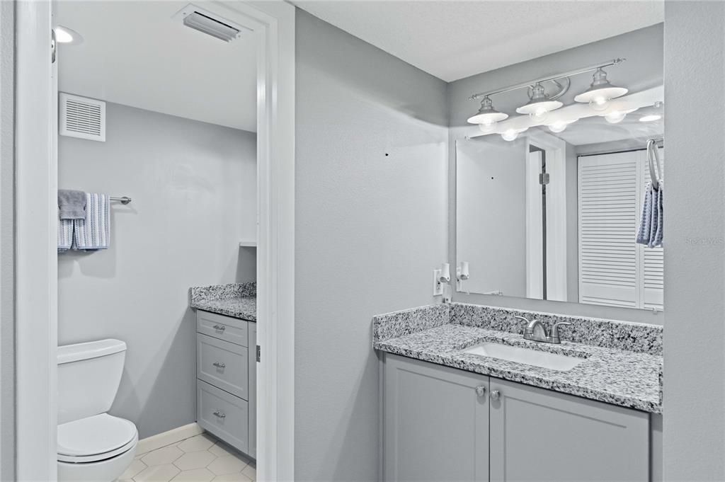 For Sale: $160,000 (2 beds, 1 baths, 929 Square Feet)