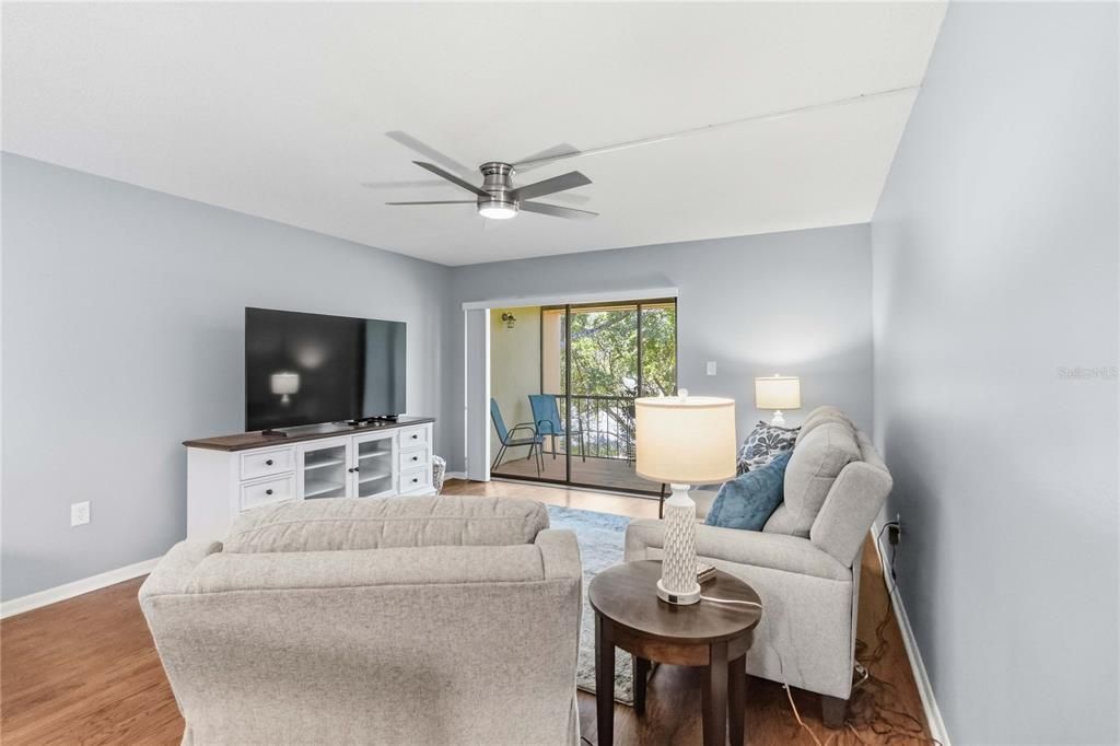For Sale: $160,000 (2 beds, 1 baths, 929 Square Feet)