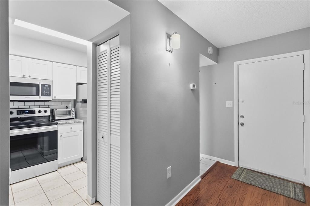 For Sale: $160,000 (2 beds, 1 baths, 929 Square Feet)