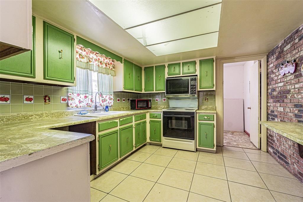 На продажу: $699,000 (5 спален, 3 ванн, 1820 Квадратных фут)
