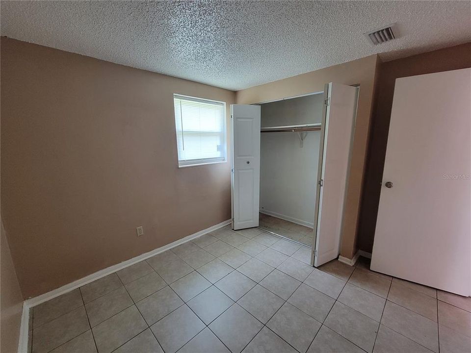 For Rent: $1,350 (3 beds, 1 baths, 924 Square Feet)