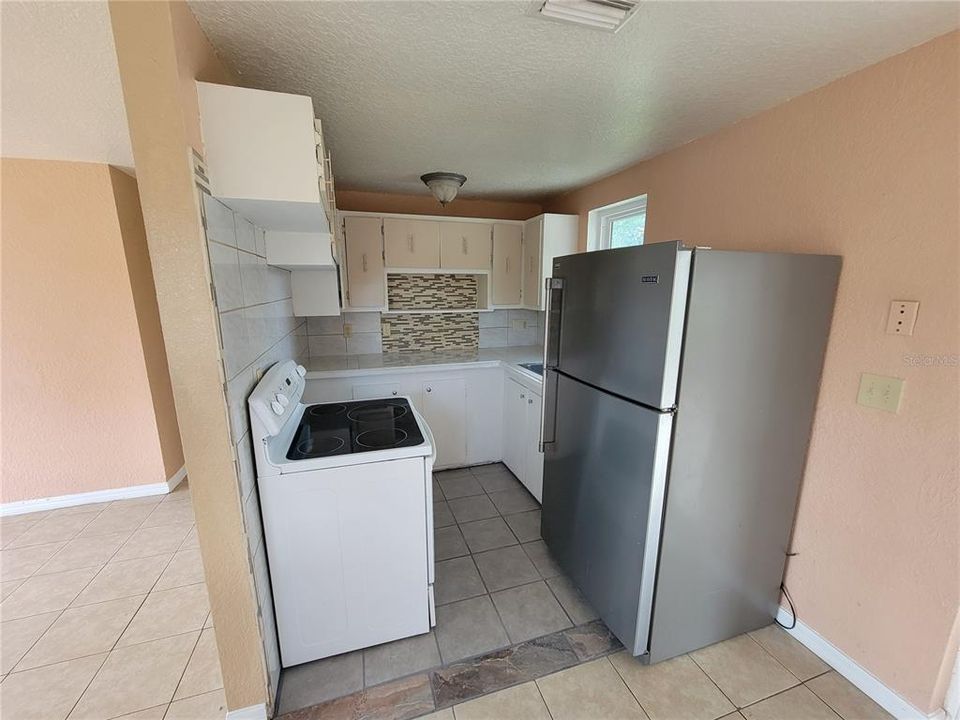For Rent: $1,350 (3 beds, 1 baths, 924 Square Feet)