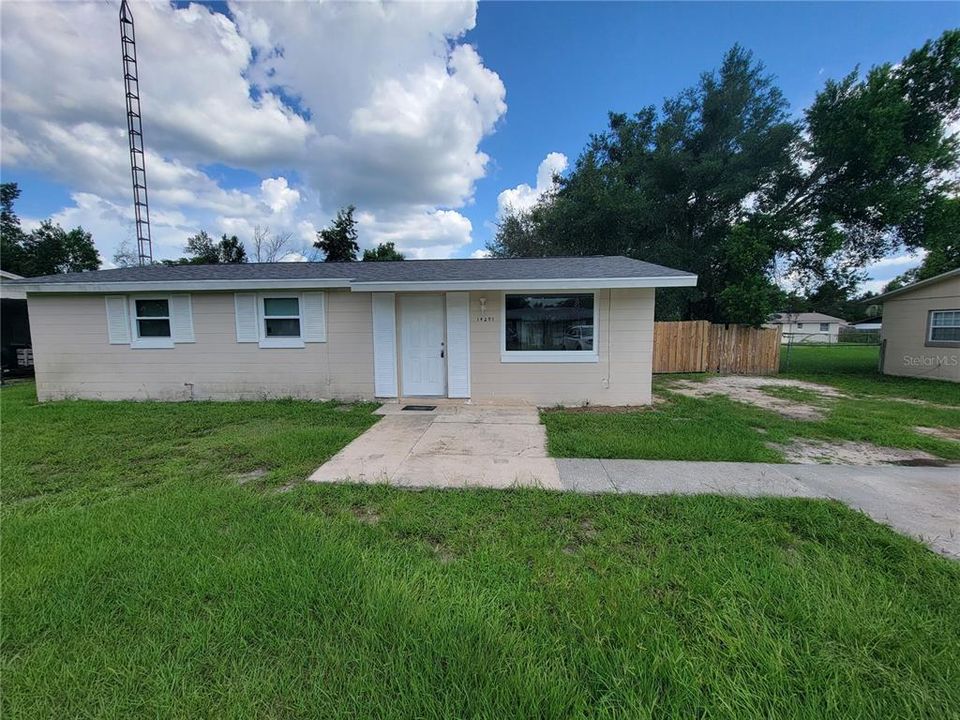 For Rent: $1,350 (3 beds, 1 baths, 924 Square Feet)