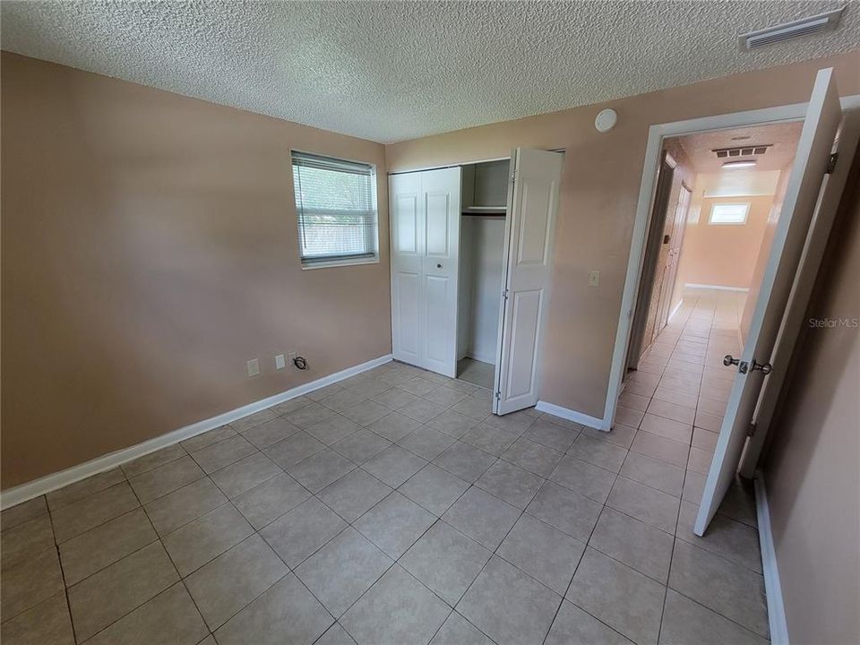 For Rent: $1,350 (3 beds, 1 baths, 924 Square Feet)