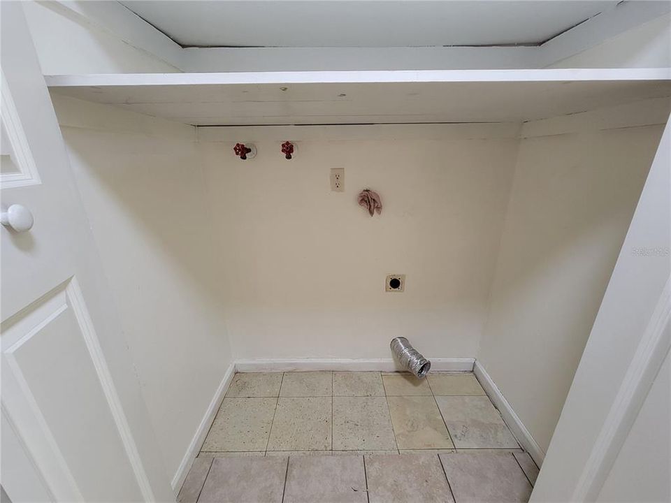 For Rent: $1,350 (3 beds, 1 baths, 924 Square Feet)