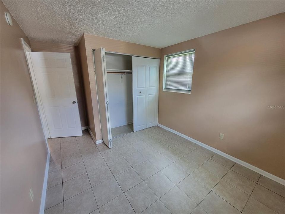 For Rent: $1,350 (3 beds, 1 baths, 924 Square Feet)