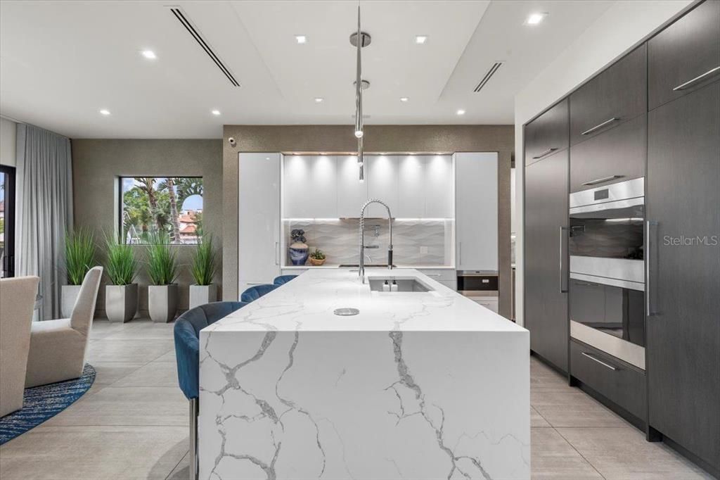 En Venta: $6,995,000 (6 camas, 6 baños, 7250 Pies cuadrados)