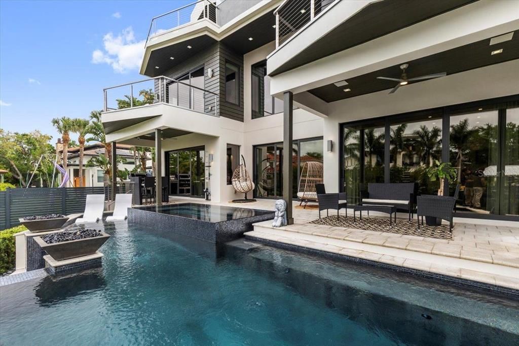 En Venta: $6,995,000 (6 camas, 6 baños, 7250 Pies cuadrados)