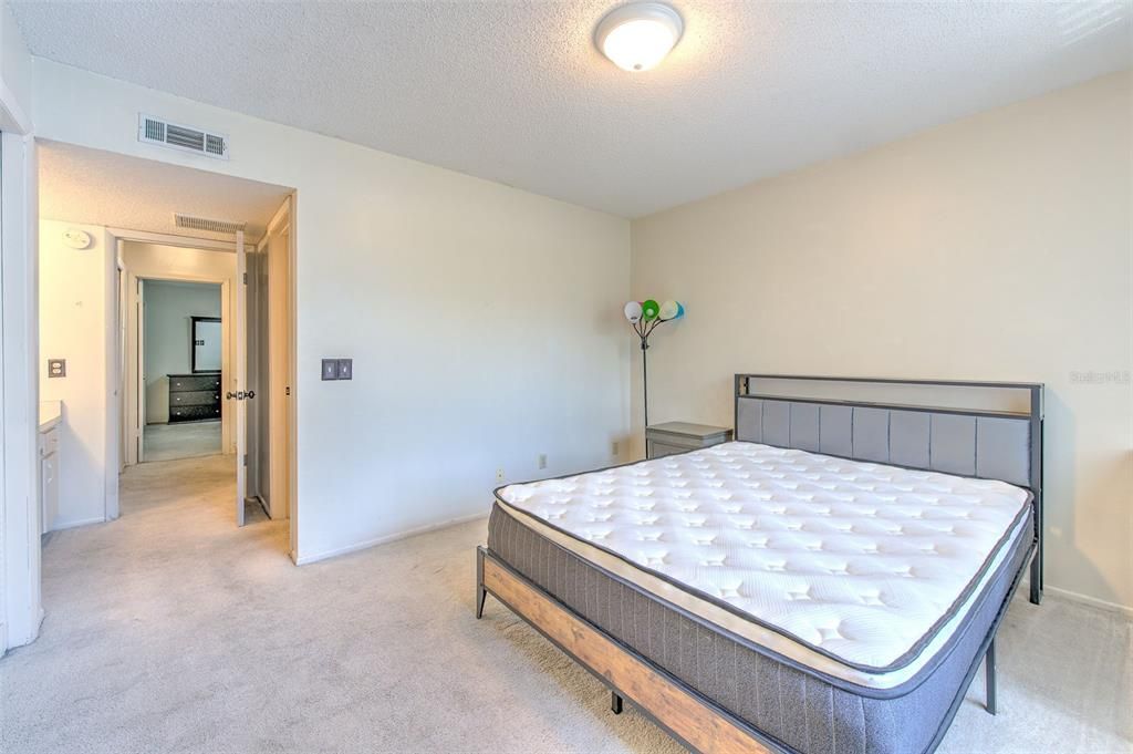 For Sale: $158,000 (2 beds, 2 baths, 1284 Square Feet)