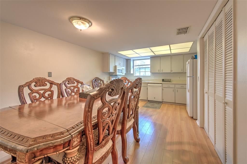 For Sale: $158,000 (2 beds, 2 baths, 1284 Square Feet)