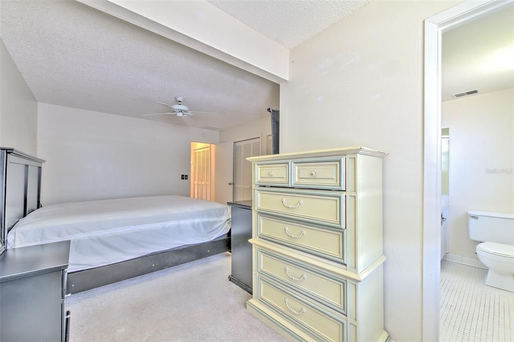 For Sale: $158,000 (2 beds, 2 baths, 1284 Square Feet)