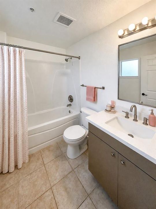 En Venta: $349,000 (4 camas, 4 baños, 1424 Pies cuadrados)