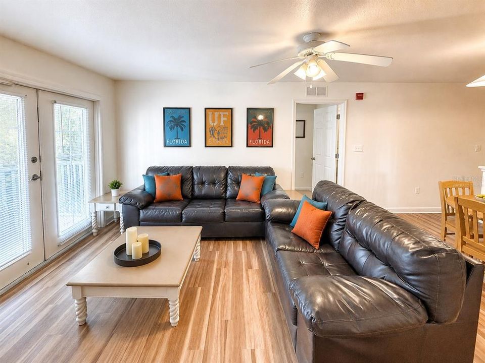 En Venta: $349,000 (4 camas, 4 baños, 1424 Pies cuadrados)