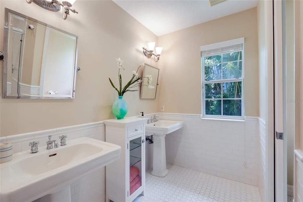 For Sale: $2,990,000 (3 beds, 3 baths, 3779 Square Feet)