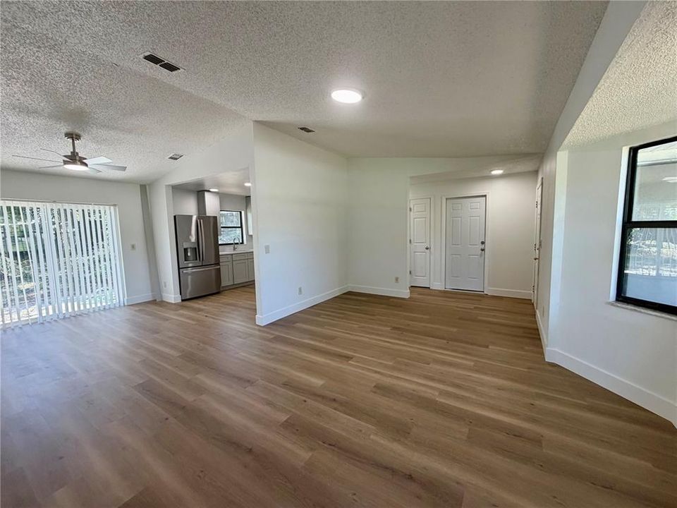 На продажу: $225,000 (2 спален, 2 ванн, 1138 Квадратных фут)