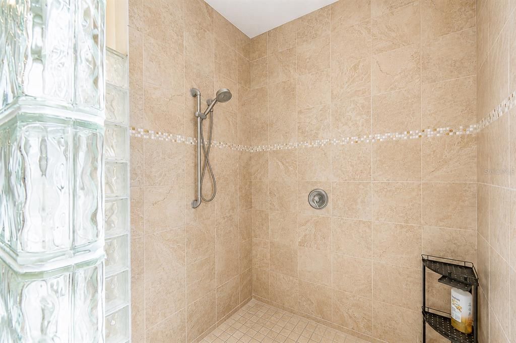 For Sale: $629,500 (2 beds, 2 baths, 2095 Square Feet)