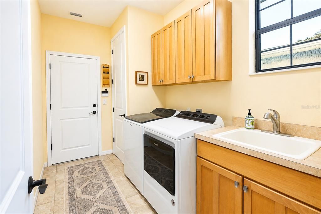 For Sale: $629,500 (2 beds, 2 baths, 2095 Square Feet)