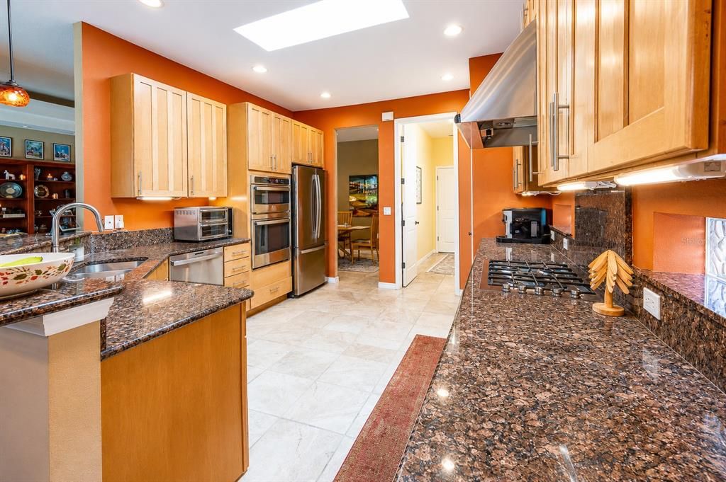 For Sale: $629,500 (2 beds, 2 baths, 2095 Square Feet)